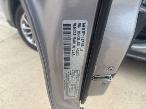 Used 2020 Jeep Cherokee Latitude Plus FWD image 13
