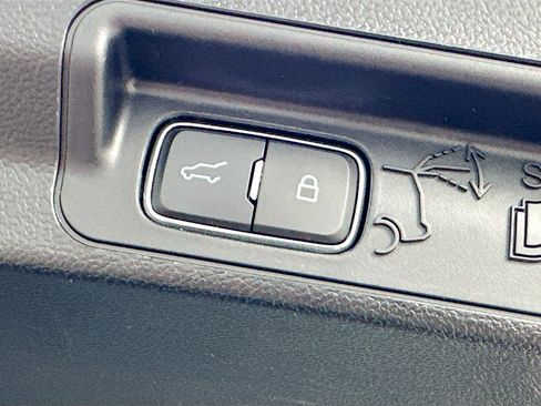 Used 2024 Ford Explorer XLT w/ Equipment Group 202A image 29