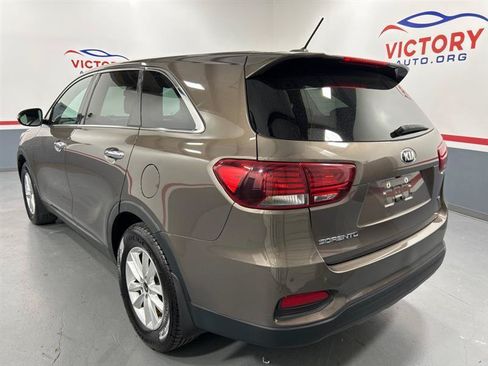 Used 2019 Kia Sorento FWD V6 image 4