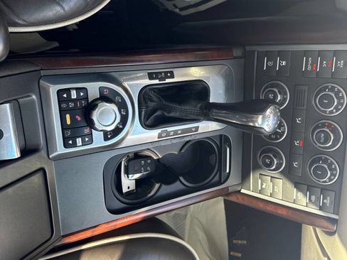 Used 2010 Land Rover Range Rover HSE LUX image 12