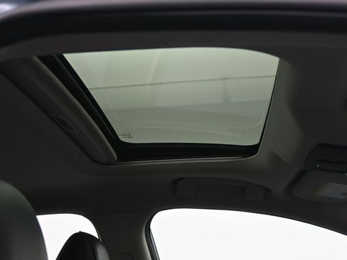 Used 2024 Nissan Sentra SR w/ SR Premium Package image 9