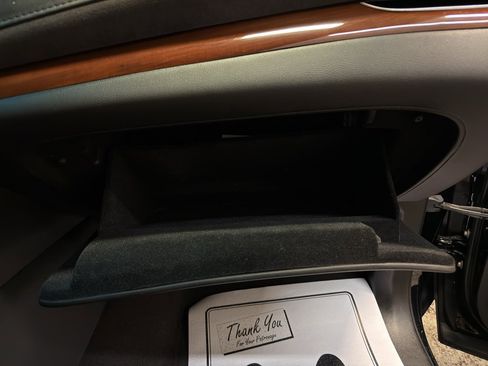 Used 2019 Cadillac Escalade Luxury image 24