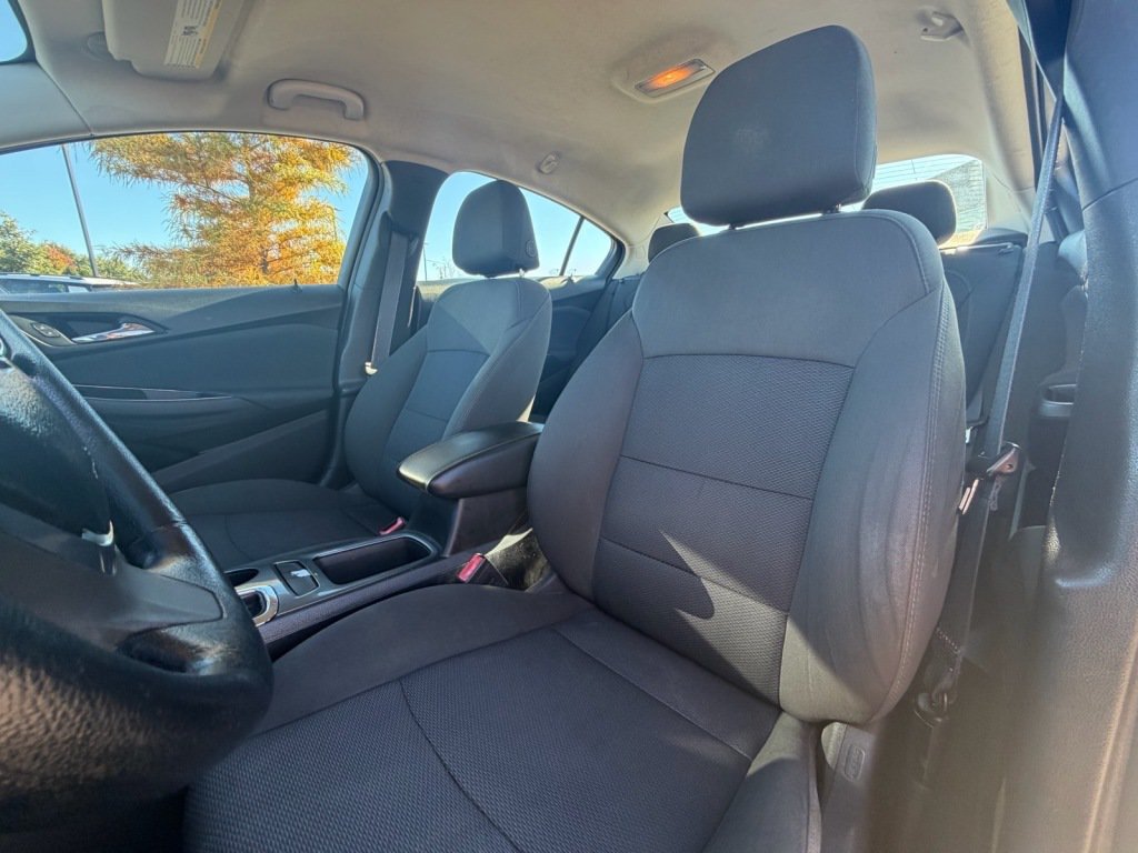 Used 2017 Chevrolet Cruze LT w/ Convenience Package FWD image 10