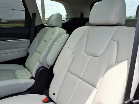 Used 2024 Kia Telluride SX FWD image 12