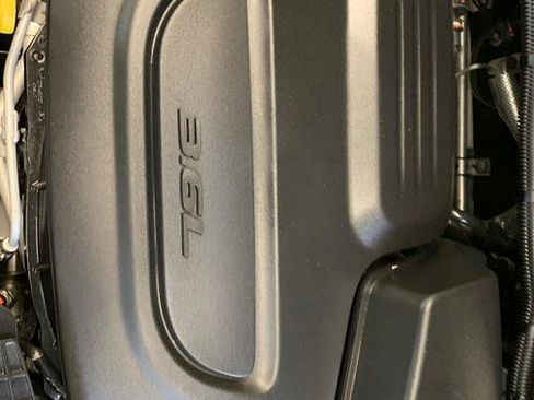 Used 2022 Chrysler Pacifica Touring-L w/ Uconnect Theater Family Group image 60