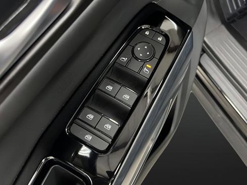 Used 2025 Nissan Pathfinder SL w/ Black Appearance Package FWD image 21