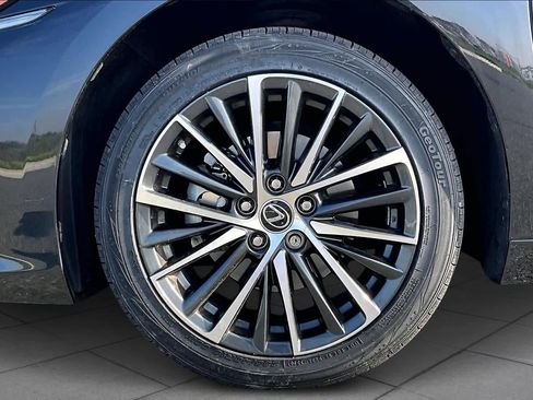 Used 2024 Lexus ES 300h w/ Premium Package image 11