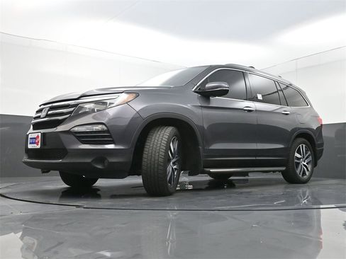 Used 2018 Honda Pilot Touring image 30