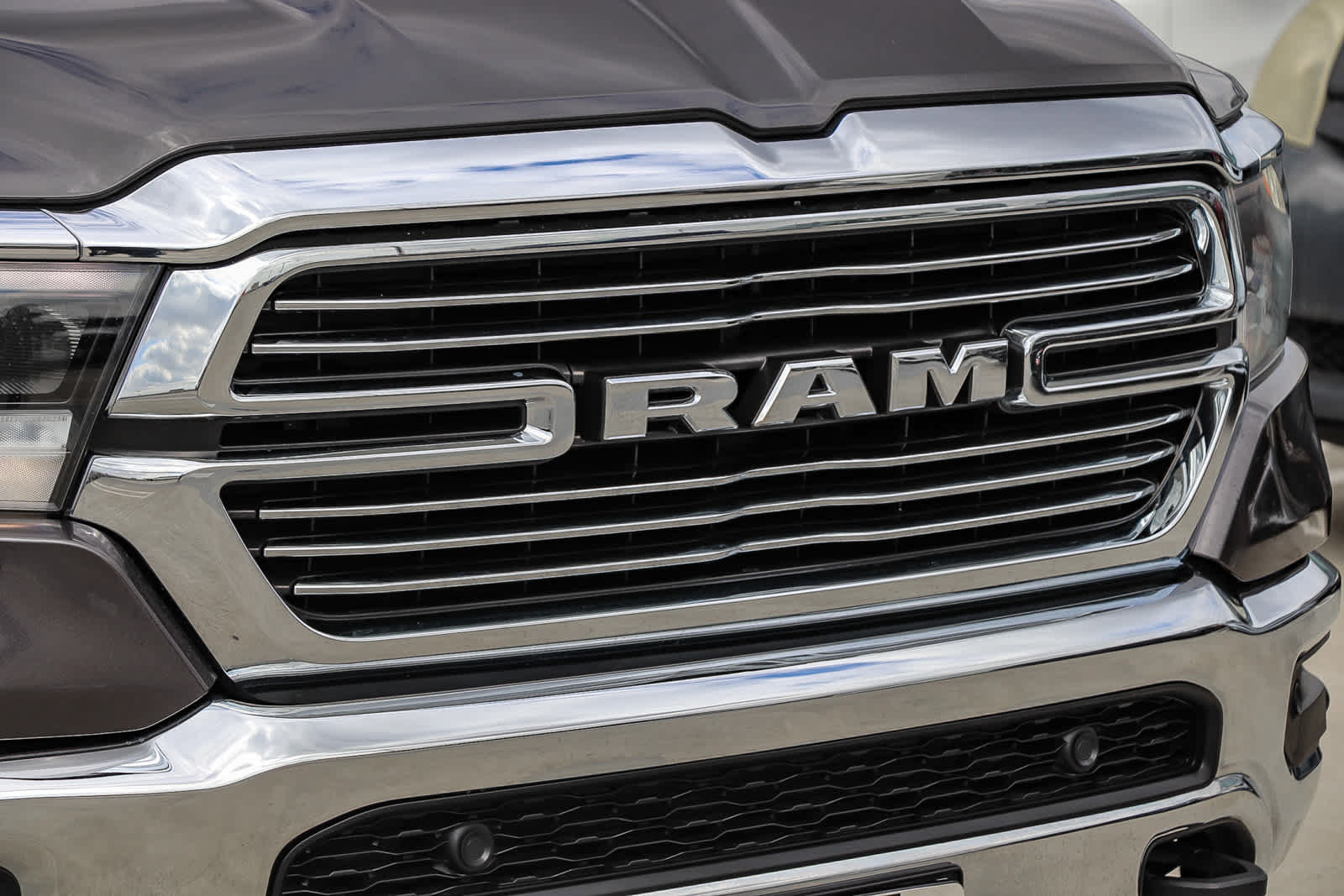 Used 2019 RAM 1500 Laramie AWD/4WD image 5