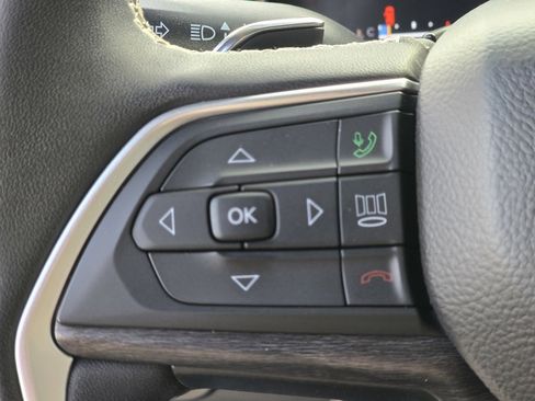 Used 2024 Jeep Grand Cherokee Limited w/ Black Appearance Package image 22