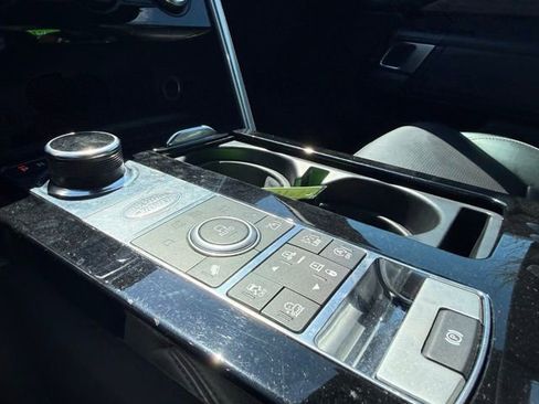 Used 2018 Land Rover Discovery HSE Luxury image 30