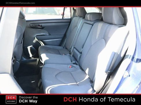 Used 2021 Toyota Highlander L image 19