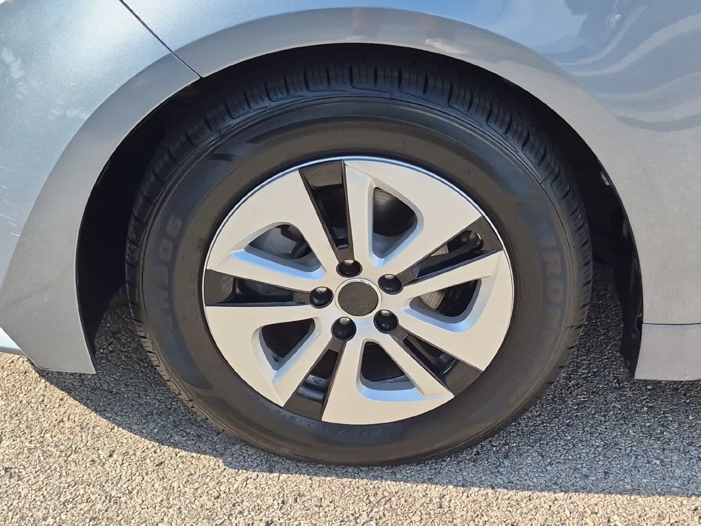 Used 2022 Toyota Corolla LE FWD image 14