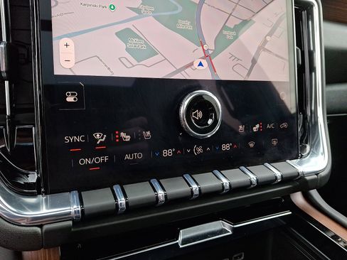 Used 2026 GMC Yukon XL Denali w/ Advanced Technology Package image 17