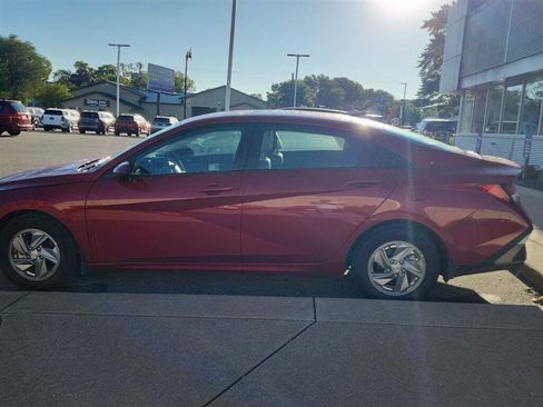 Used 2025 Hyundai Elantra SE FWD image 7