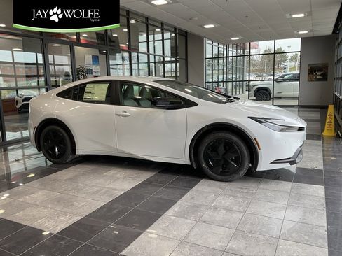 New 2026 Toyota Prius LE image 1