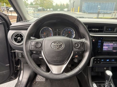 Used 2018 Toyota Corolla SE FWD image 16