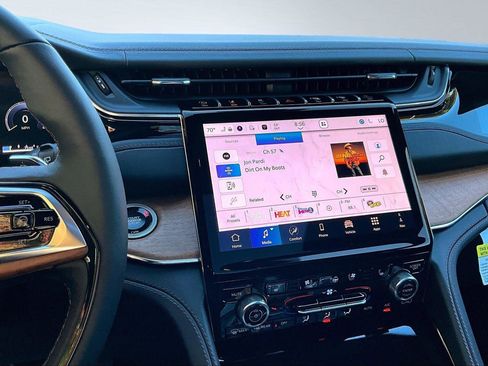 New 2025 Jeep Grand Cherokee Summit image 7