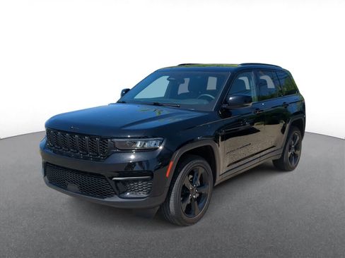 Used 2023 Jeep Grand Cherokee Altitude AWD/4WD image 4