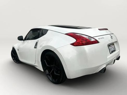 Used 2009 Nissan 370Z Touring RWD image 8