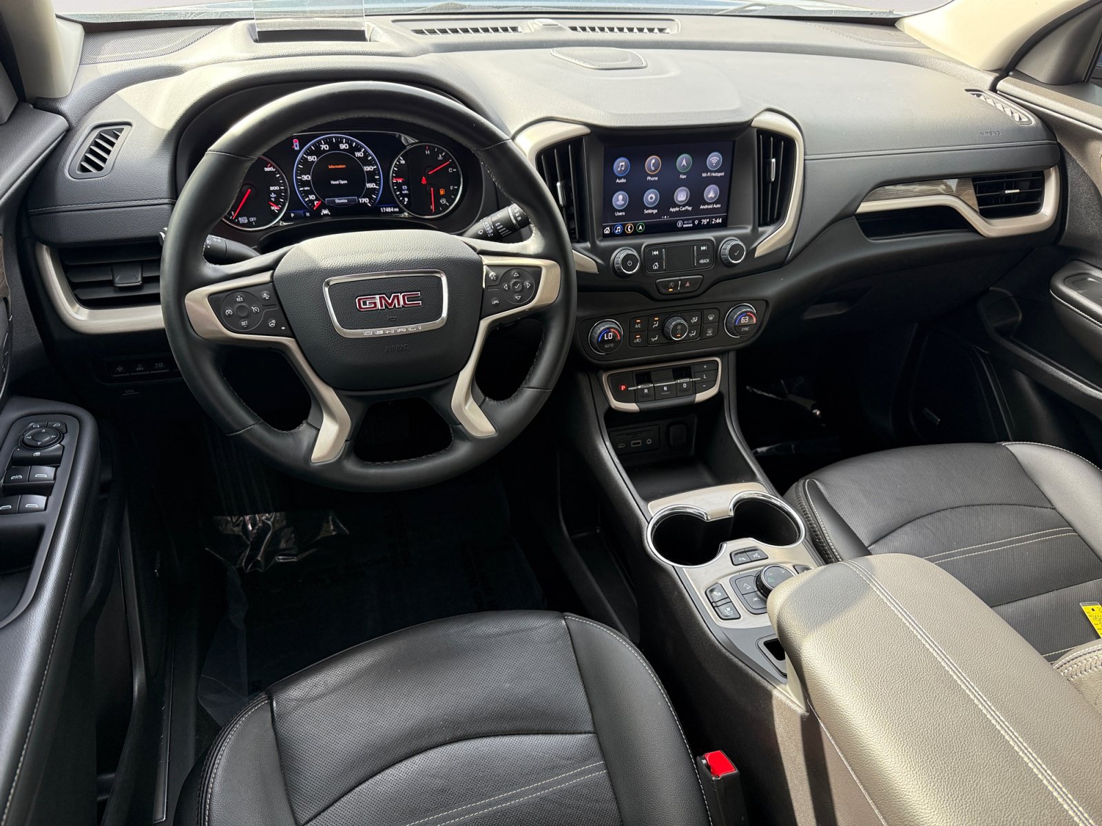 Used 2024 GMC Terrain Denali w/ Denali Premium Package AWD/4WD image 15