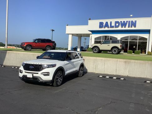 Used 2023 Ford Explorer ST-Line image 3