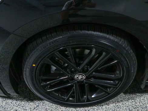 Used 2025 Toyota Camry SE FWD image 11