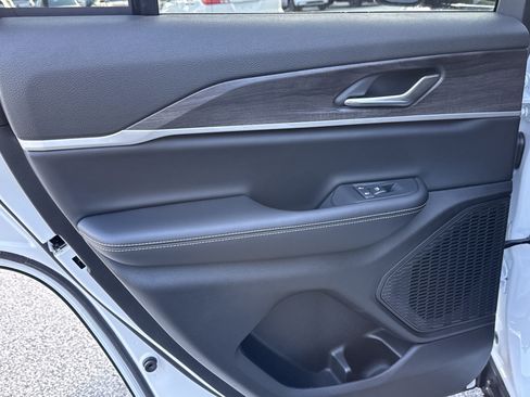 New 2025 Jeep Grand Cherokee Limited w/ Black Appearance Package image 28