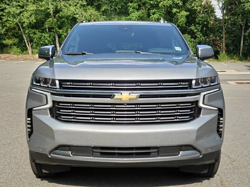 Used 2023 Chevrolet Suburban Premier w/ Premium Package AWD/4WD image 9