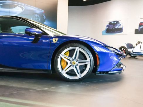 Used 2022 Ferrari SF90 Spider image 3