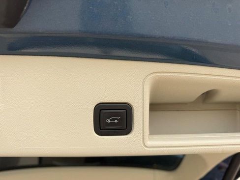 Used 2024 GMC Terrain Denali w/ Denali Premium Package image 6