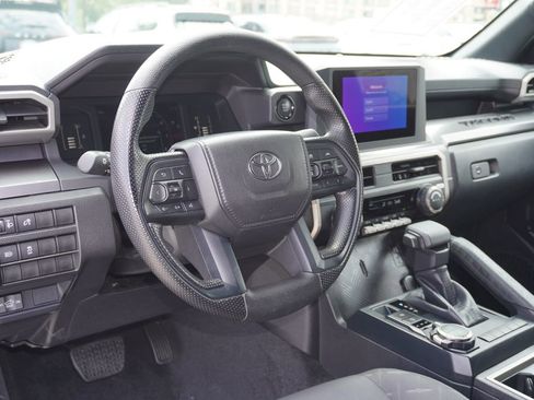 Certified 2025 Toyota Tacoma SR5 AWD/4WD image 10