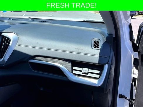 Used 2024 GMC Terrain SLT w/ Infotainment Package II FWD image 22