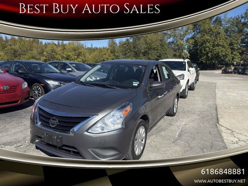 Used 2016 Nissan Versa SV image 1