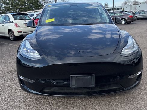Used 2025 Tesla Model Y Long Range AWD/4WD image 2