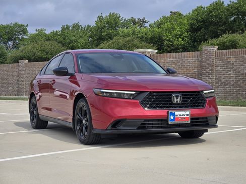 Certified 2025 Honda Accord SE image 4