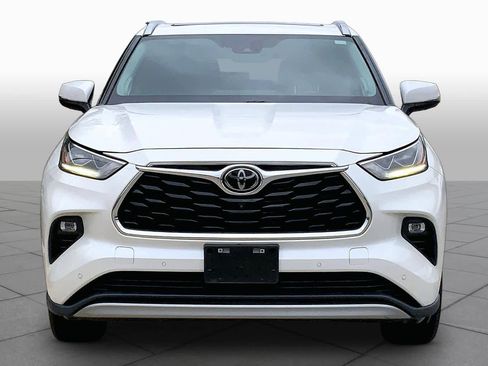 Used 2021 Toyota Highlander Platinum image 4
