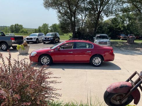 Used 2011 Buick Lucerne CXL FWD image 6
