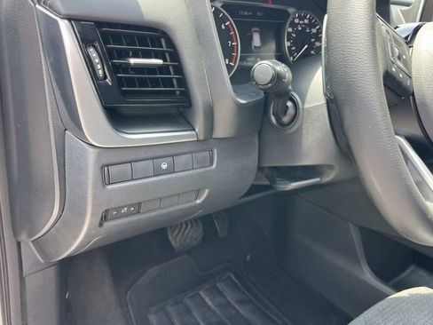 Used 2022 Nissan Rogue SV FWD image 33