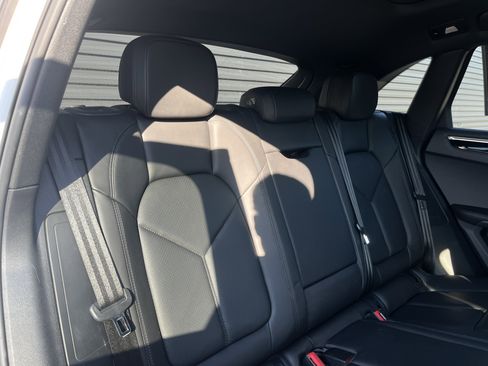 Certified 2022 Porsche Macan image 30