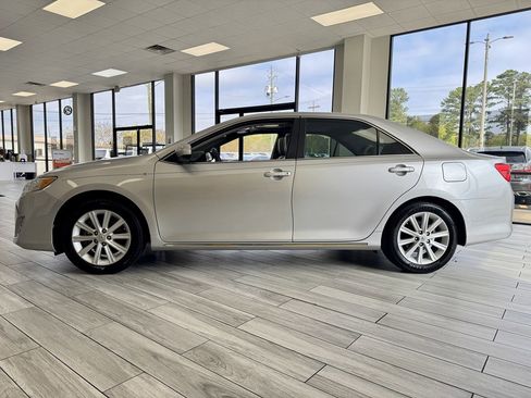 Used 2012 Toyota Camry XLE w/ Leather Pkg image 4