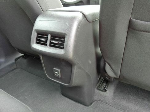 Used 2023 Chevrolet Equinox LS FWD image 11