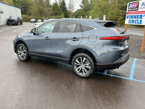 Used 2024 Toyota Venza LE image 3