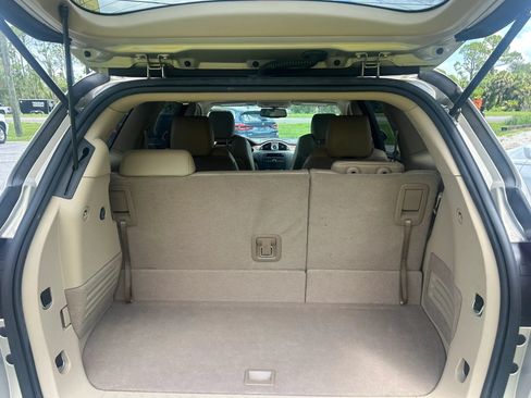 Used 2011 Buick Enclave CXL FWD image 18