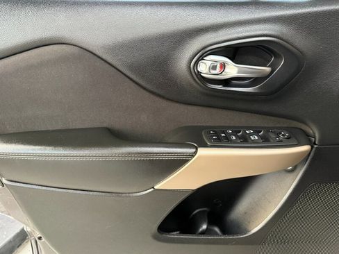 Used 2018 Jeep Cherokee Latitude image 22