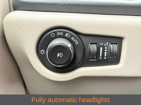 Used 2024 Chrysler Pacifica Limited FWD image 11