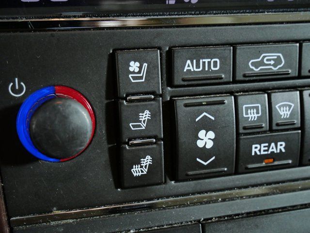 Used 2010 Cadillac Escalade Premium AWD/4WD image 24