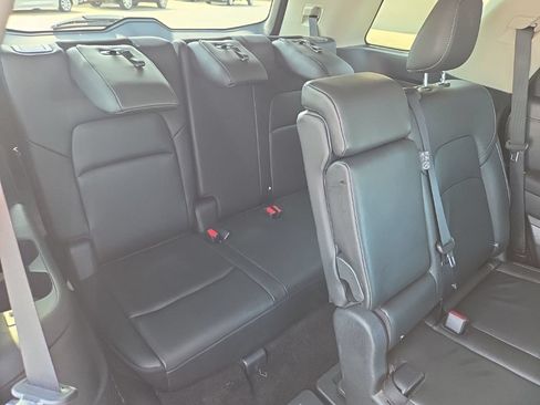 Used 2025 Nissan Pathfinder SL AWD/4WD image 8