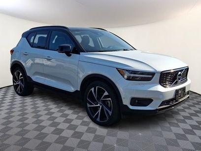 Used 2021 Volvo XC40 T5 R-Design w/ Advanced Package