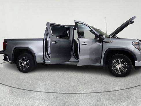 Used 2025 GMC Sierra 1500 SLT AWD/4WD image 8